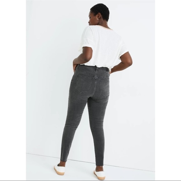 MADEWELL 9" Mid Rise Skinny Jeans Distressed Raw Hem - Picture 3 of 9